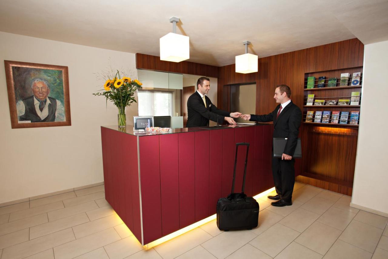 Hotel Vorfelder Walldorf  Bagian luar foto