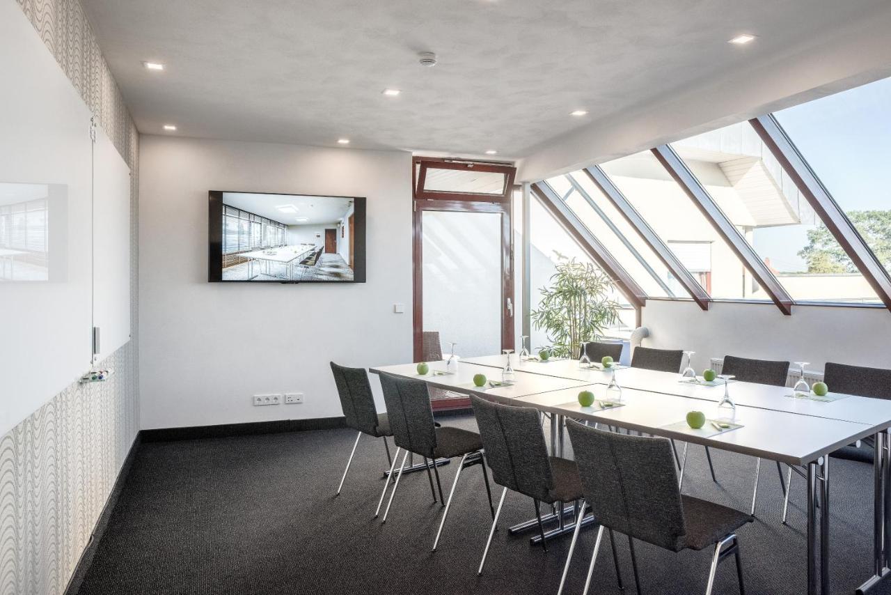 Hotel Vorfelder Walldorf  Bagian luar foto